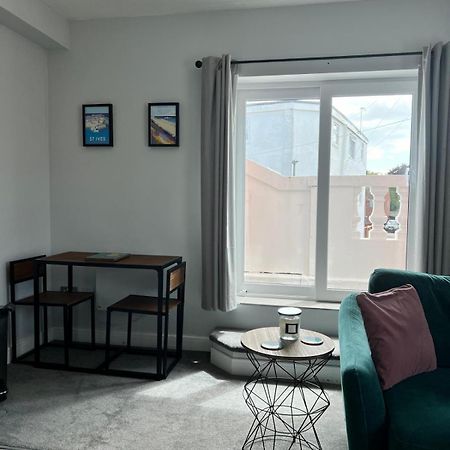Bright, First Floor, One Bedroom Flat In Wimborne Wimborne Minster Eksteriør bilde