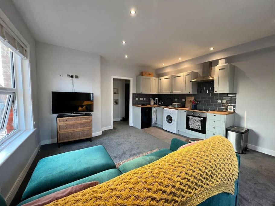 Bright, First Floor, One Bedroom Flat In Wimborne Wimborne Minster Eksteriør bilde
