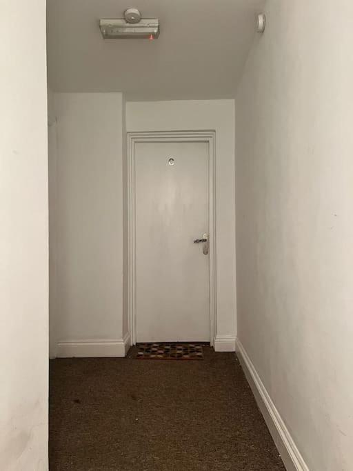 Bright, First Floor, One Bedroom Flat In Wimborne Wimborne Minster Eksteriør bilde