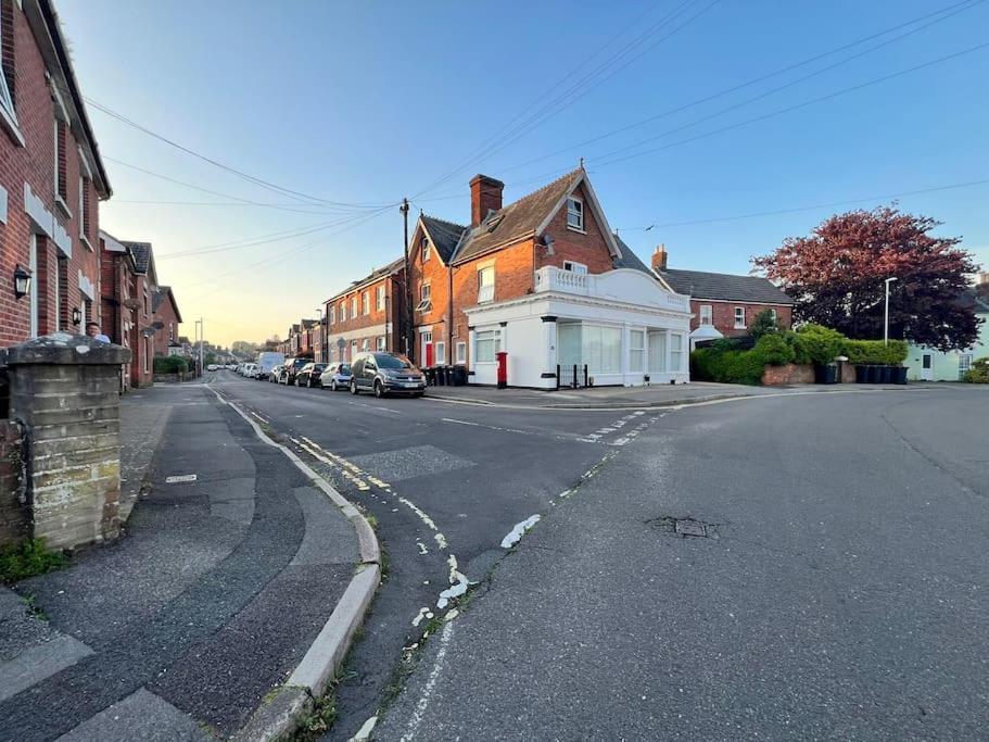 Bright, First Floor, One Bedroom Flat In Wimborne Wimborne Minster Eksteriør bilde