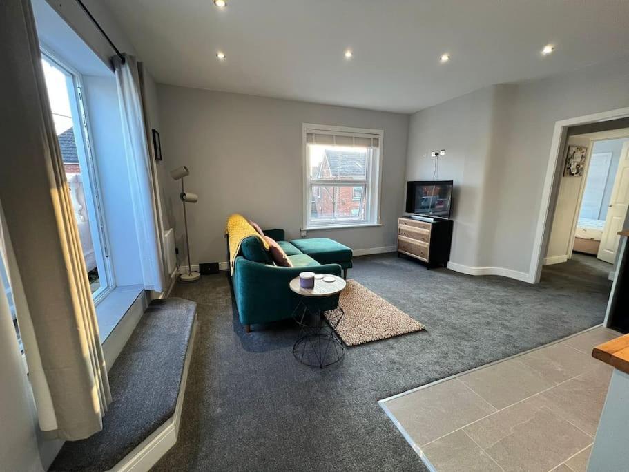 Bright, First Floor, One Bedroom Flat In Wimborne Wimborne Minster Eksteriør bilde