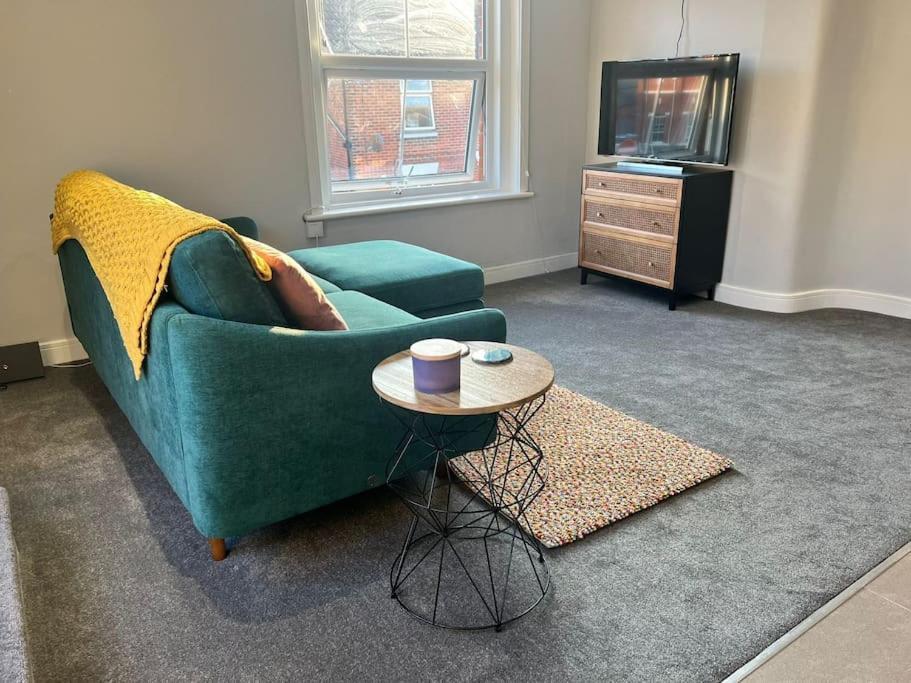 Bright, First Floor, One Bedroom Flat In Wimborne Wimborne Minster Eksteriør bilde