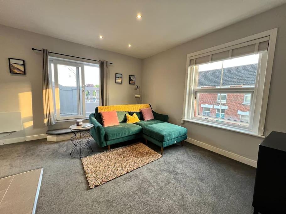 Bright, First Floor, One Bedroom Flat In Wimborne Wimborne Minster Eksteriør bilde