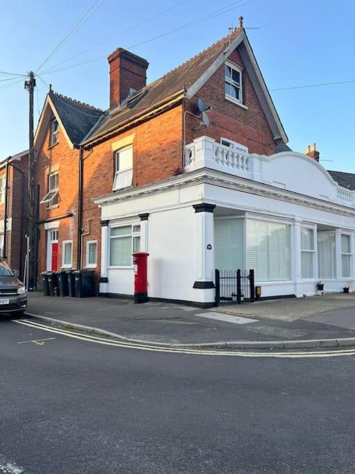 Bright, First Floor, One Bedroom Flat In Wimborne Wimborne Minster Eksteriør bilde